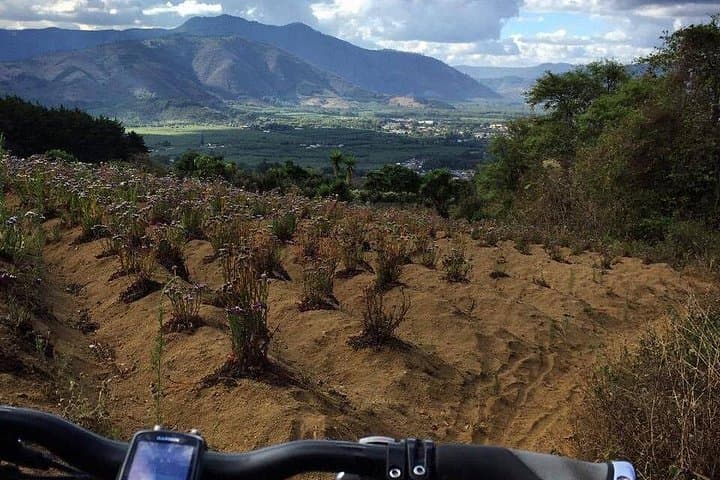 Golden Arches Lujo Mountain Bike Tour from Antigua — Volcán Views photo 4