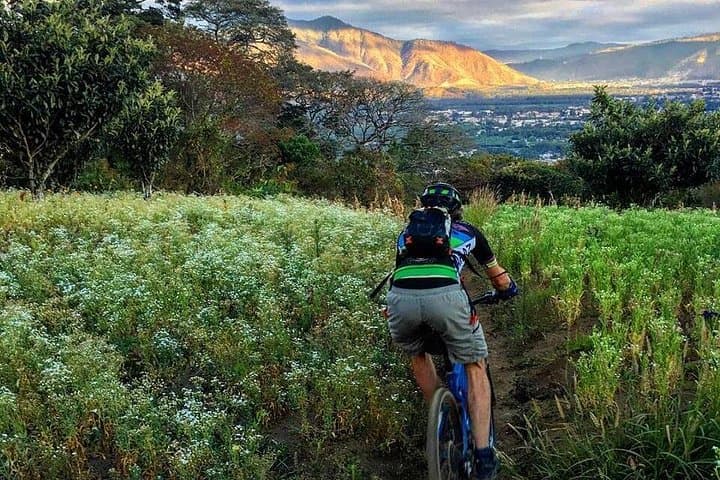 Golden Arches Lujo Mountain Bike Tour from Antigua — Volcán Views photo 1