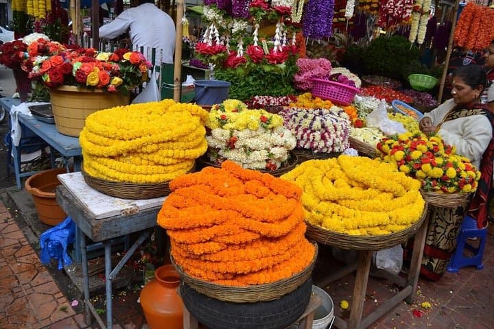 Bengaluru Markets Walking Tour: KR Market & Russell Market Food and Culture Trail