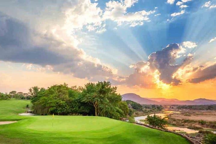 Ultimate South African Golf Tour: Play Top Courses with Luxury Guides photo 5