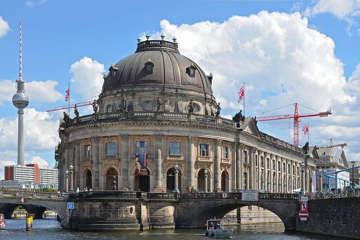 Berlin Private 3-Hour Introductory Walking Tour — Reichstag to Brandenburg Gate photo 6