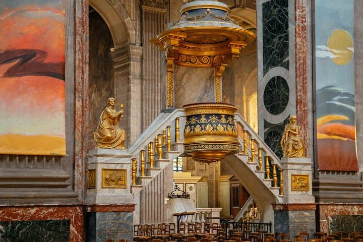 Private Paris Walking Tour: Sainte-Chapelle, Île de la Cité & Left Bank Highlights photo 2