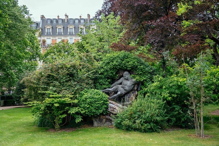 Private Paris Walking Tour: Sainte-Chapelle, Île de la Cité & Left Bank Highlights photo 5