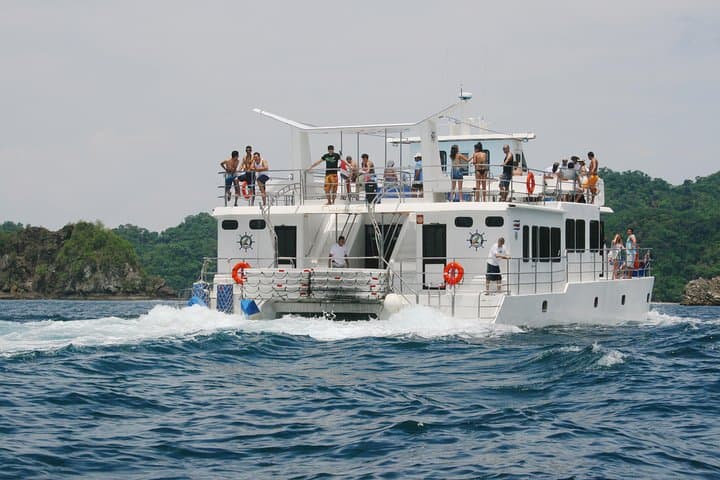 Tortuga Island Cruise from Puntarenas: Day Trip to Isla Tortuga photo 2