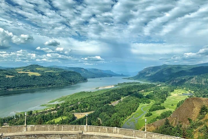 Morning Tour to Multnomah Falls and Columbia River Gorge Waterfalls from Portland photo 2