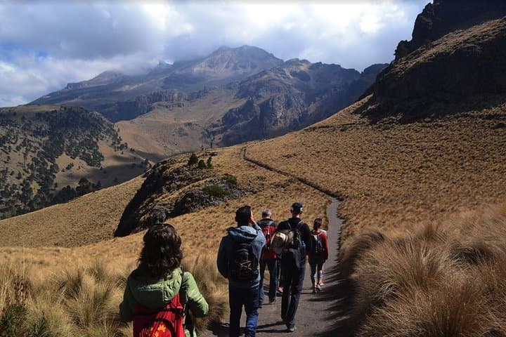 Iztaccihuatl Volcano Hike from Mexico City — Paso de Cortés Trek with an Alpinist photo 4