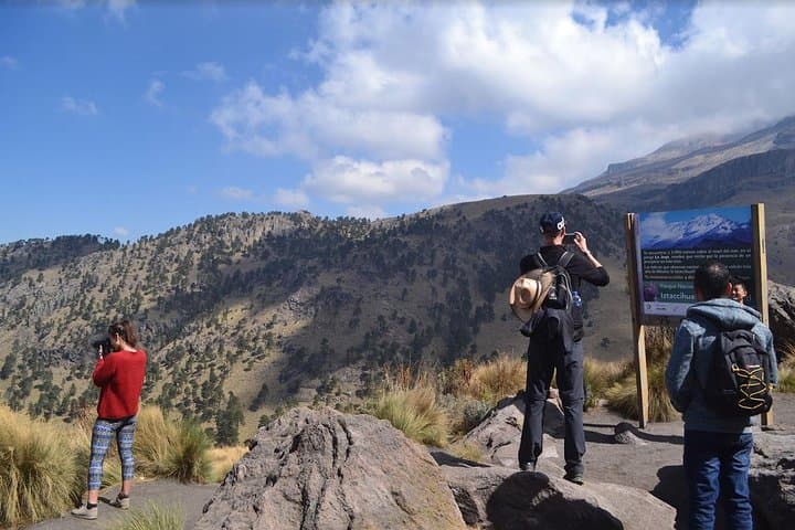 Iztaccihuatl Volcano Hike from Mexico City — Paso de Cortés Trek with an Alpinist photo 6