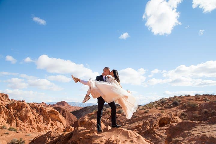 Valley of Fire Wedding by Private Limousine — Red Rock Ceremony from Las Vegas photo 2