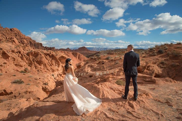 Valley of Fire Wedding by Private Limousine — Red Rock Ceremony from Las Vegas