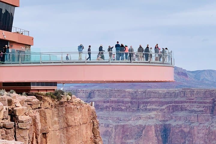 Grand Canyon West Skywalk & Hoover Dam Day Tour from Las Vegas (Spanish Guide)