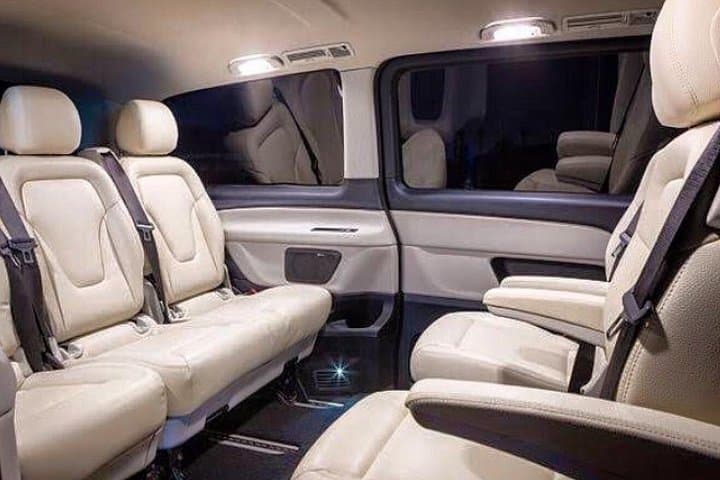 Private Glasgow Airport Transfer: Direct Rides to City Center, Edinburgh & Prestwick photo 1