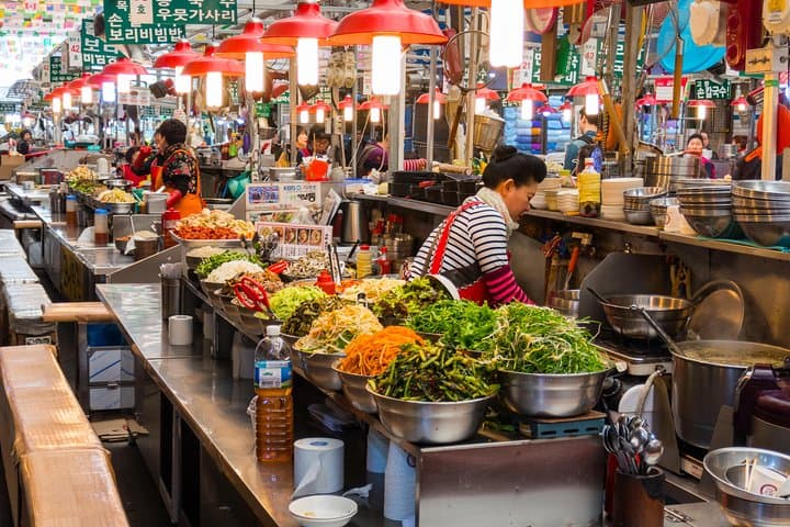 Seoul Markets with a Local: Private 4-Hour Walking Food & Shopping Tour