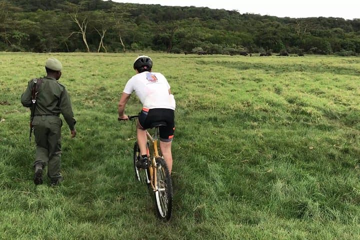 One-Day Walking and Bike Safari in Arusha National Park — Ride Between Volcanoes and Giraffes photo 5