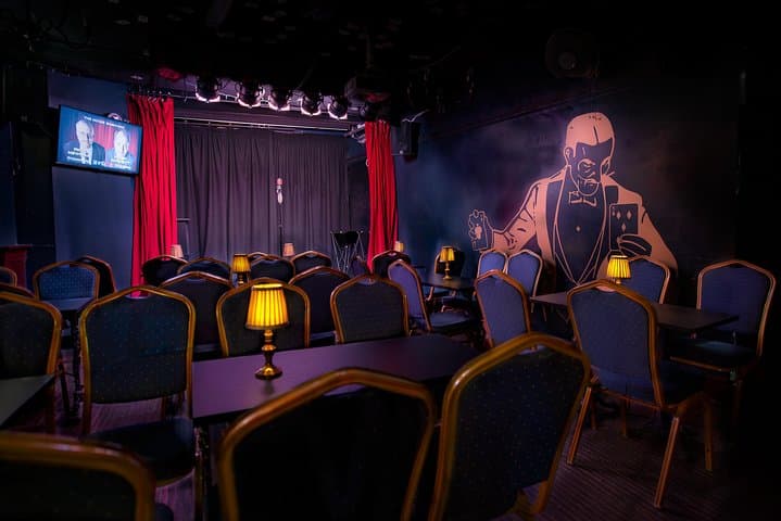 Bristol Comedy Magic Show at Smoke & Mirrors — Pizza & Prosecco Included