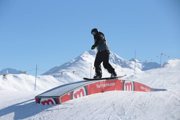 Livigno Freestyle Snowboard Lesson: Private Coaching at Mottolino & Carosello photo 4