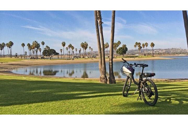Bike Around San Diego Bay to the Ocean: Mission Bay to Pacific Beach Bike Tour photo 3