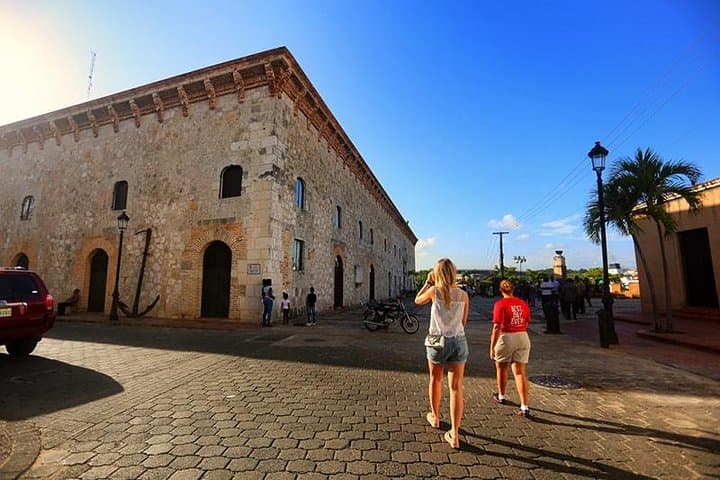 Santo Domingo Colonial Zone: Historic Walking Tour & Altos de Chavón Day Trip
