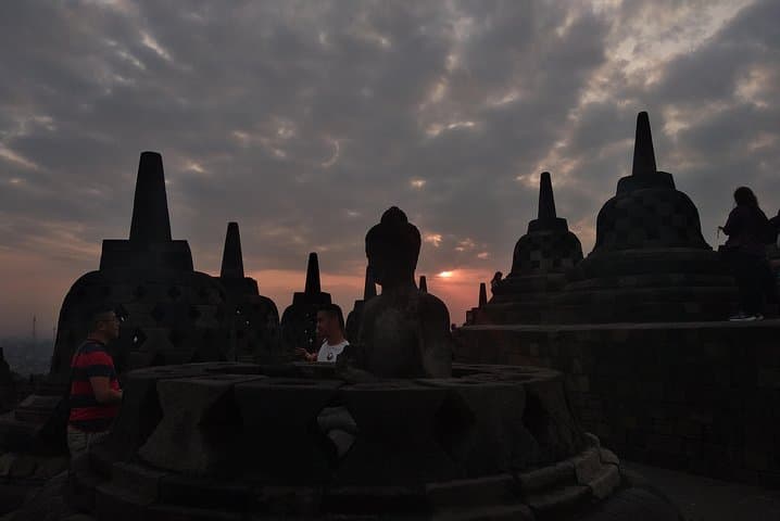 Sunrise at Borobudur: Private Guided Tour with Expert photo 2