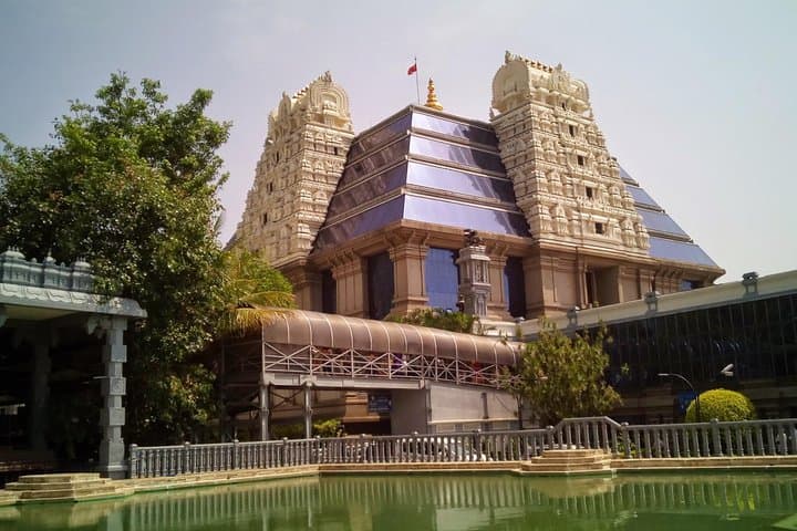 Bengaluru Temples Private Day Tour — Bull Temple, ISKCON & Art of Living photo 6