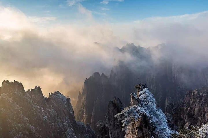 Huangshan Mountain Enthralled: 3-Day Hiking & Cultural Tour