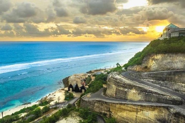 Full Day Bali Bukit Beach Tour: Melasti, Balangan, Dreamland & Padang Padang photo 2
