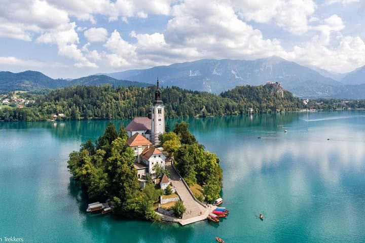 Zagreb to Ljubljana and Lake Bled Day Tour: Castle Views, Pletna Boats & Cream Cake