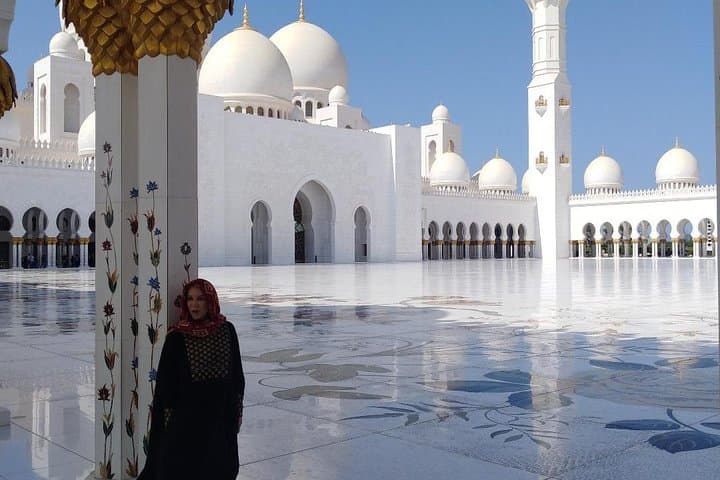 Dubai and Abu Dhabi in a Day: Private 10‑Hour Highlights Tour