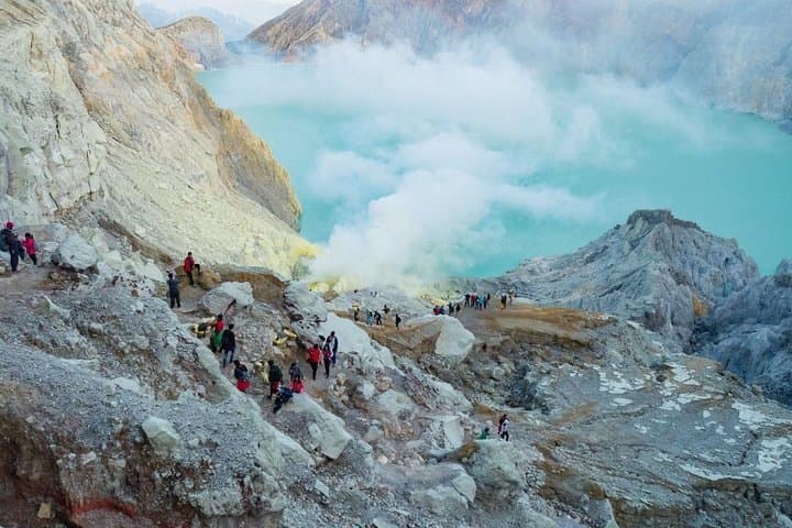 Kawah Ijen Midnight Blue Fire Trek - Private Ijen Volcano Tour photo 4