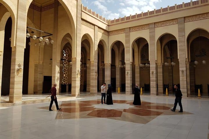 Private Manama Sightseeing Tour — Bahrain Culture, Souks & Shorelines photo 4