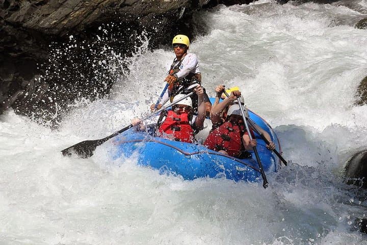Naranjo River Whitewater Rafting from Manuel Antonio: Class III Rapids and Jungle Gorge Adventure