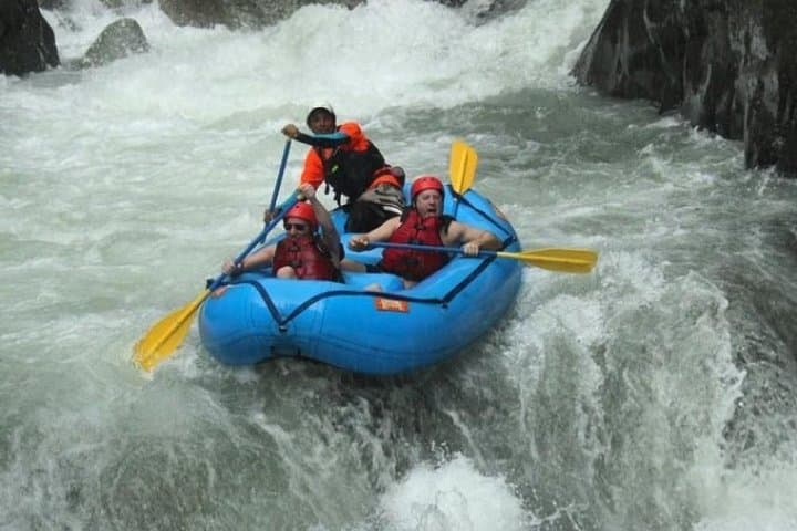 Naranjo River Whitewater Rafting from Manuel Antonio: Class III Rapids and Jungle Gorge Adventure photo 2