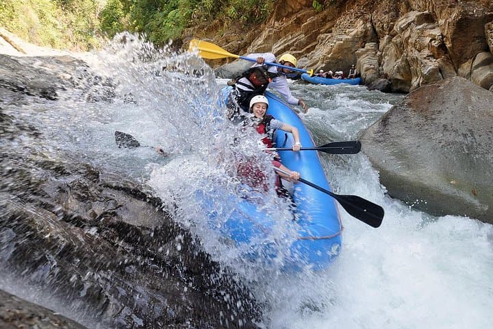 Naranjo River Whitewater Rafting from Manuel Antonio: Class III Rapids and Jungle Gorge Adventure photo 3