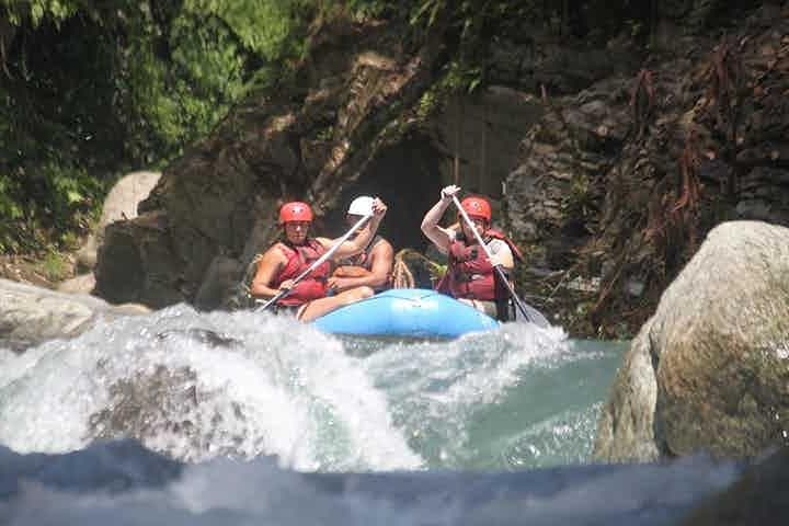 Naranjo River Whitewater Rafting from Manuel Antonio: Class III Rapids and Jungle Gorge Adventure photo 4