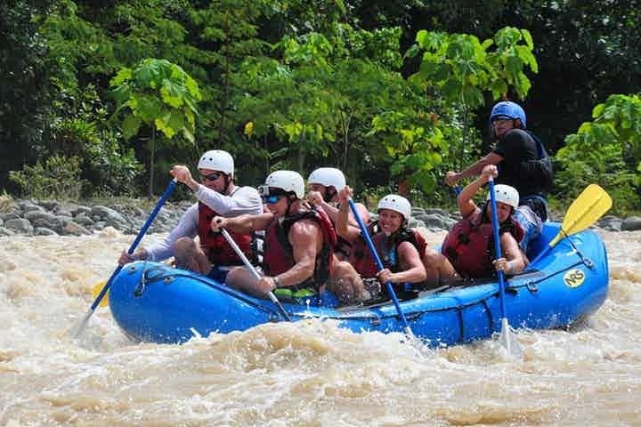Naranjo River Whitewater Rafting from Manuel Antonio: Class III Rapids and Jungle Gorge Adventure photo 6