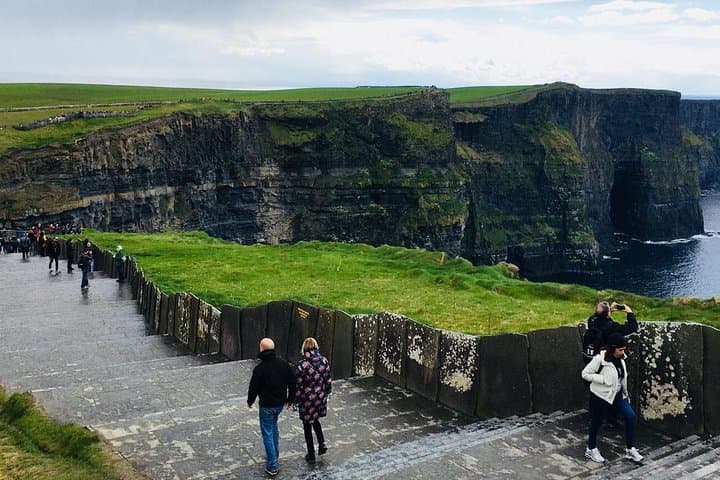 Cliffs of Moher Spanish-Language Day Tour: Galway, The Burren & Coastal Birds photo 4