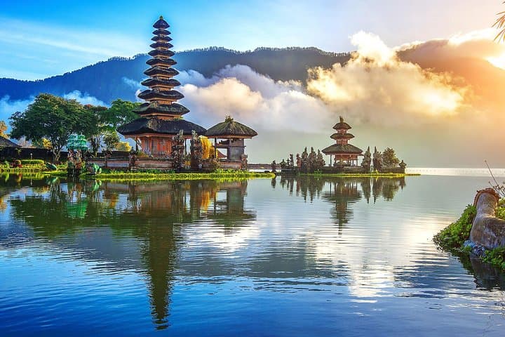 Ulun Danu & Tanah Lot Sunset Tour — Bedugul Temples, Handara Gate & Wanagiri Views