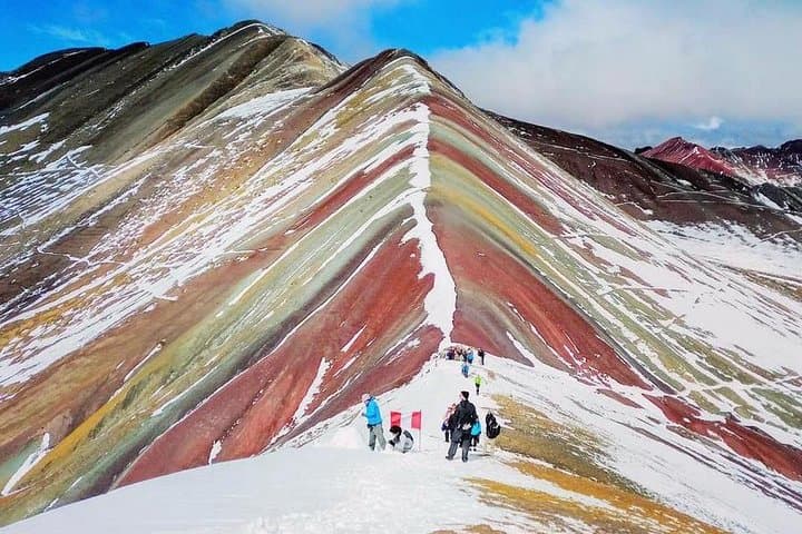 Vinicunca (Rainbow Mountain) Day Hike from Cusco — Complete Guide to the 7 Colors