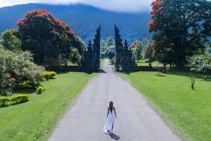 Ulun Danu & Tanah Lot Sunset Tour — Bedugul Temples, Handara Gate & Wanagiri Views photo 6