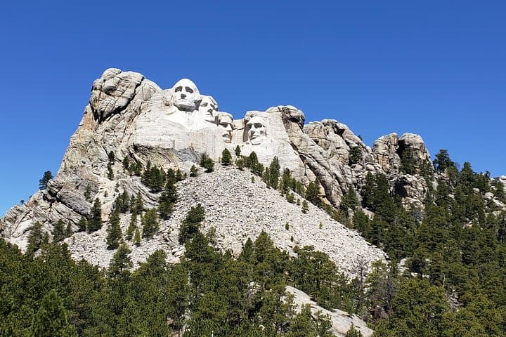 Private Mount Rushmore, Crazy Horse and Custer State Park Tour — Full-Day Keystone Experience