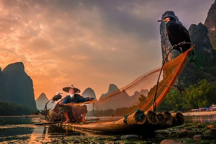 Li River Photography Mini Group Day Tour — Yao Mountain, Bamboo Raft & Xingping
