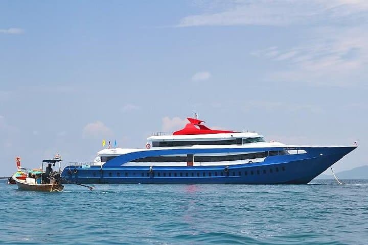 Phi Phi Island Big-Boat Day Trip: Snorkel, Maya Bay Sightseeing & Phi Phi Don Leisure
