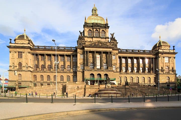 Prague Main Touristic Points: Castle, Charles Bridge & Old Town Bus-and-Walk Tour photo 3