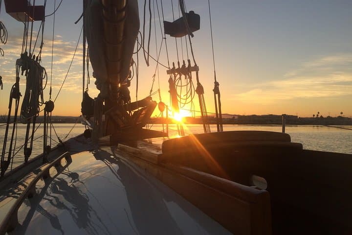 San Diego Classic Sailboat Cruise — Small Group, Snacks & Drinks Included photo 4