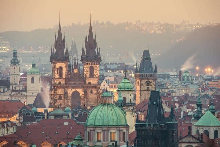 Prague Main Touristic Points: Castle, Charles Bridge & Old Town Bus-and-Walk Tour