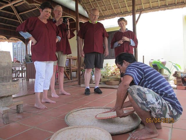 Hoi An Countryside Bike Tour: Tra Que Vegetables, Basket Boat & Home Cooking Experience