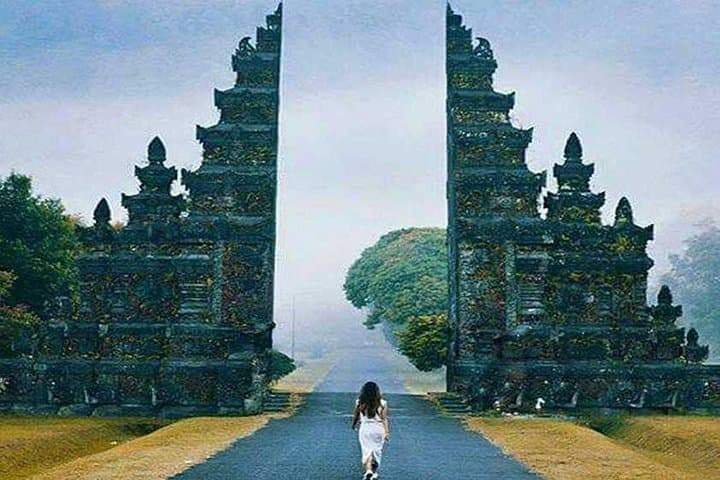 Bali Bedugul Day Tour: Handara Gate, Wanagiri & Ulun Danu to Tanah Lot Sunset photo 1