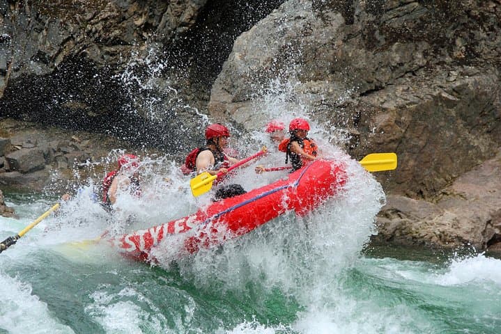 Family-Friendly Clearwater River Rafting in Wells Gray Park photo 5
