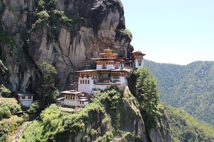 Bhutan 8-Day Cultural Tour & Bumdrak Trek — Paro, Punakha & Phobjikha Meadow Camping photo 3