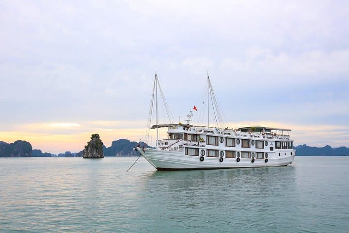 Ha Long Bay 2-Day Cruise: Kayak Bai Tu Long, Cave Visit & Cooking Class photo 6