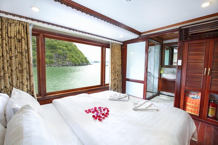Ha Long Bay 2-Day Cruise: Kayak Bai Tu Long, Cave Visit & Cooking Class
